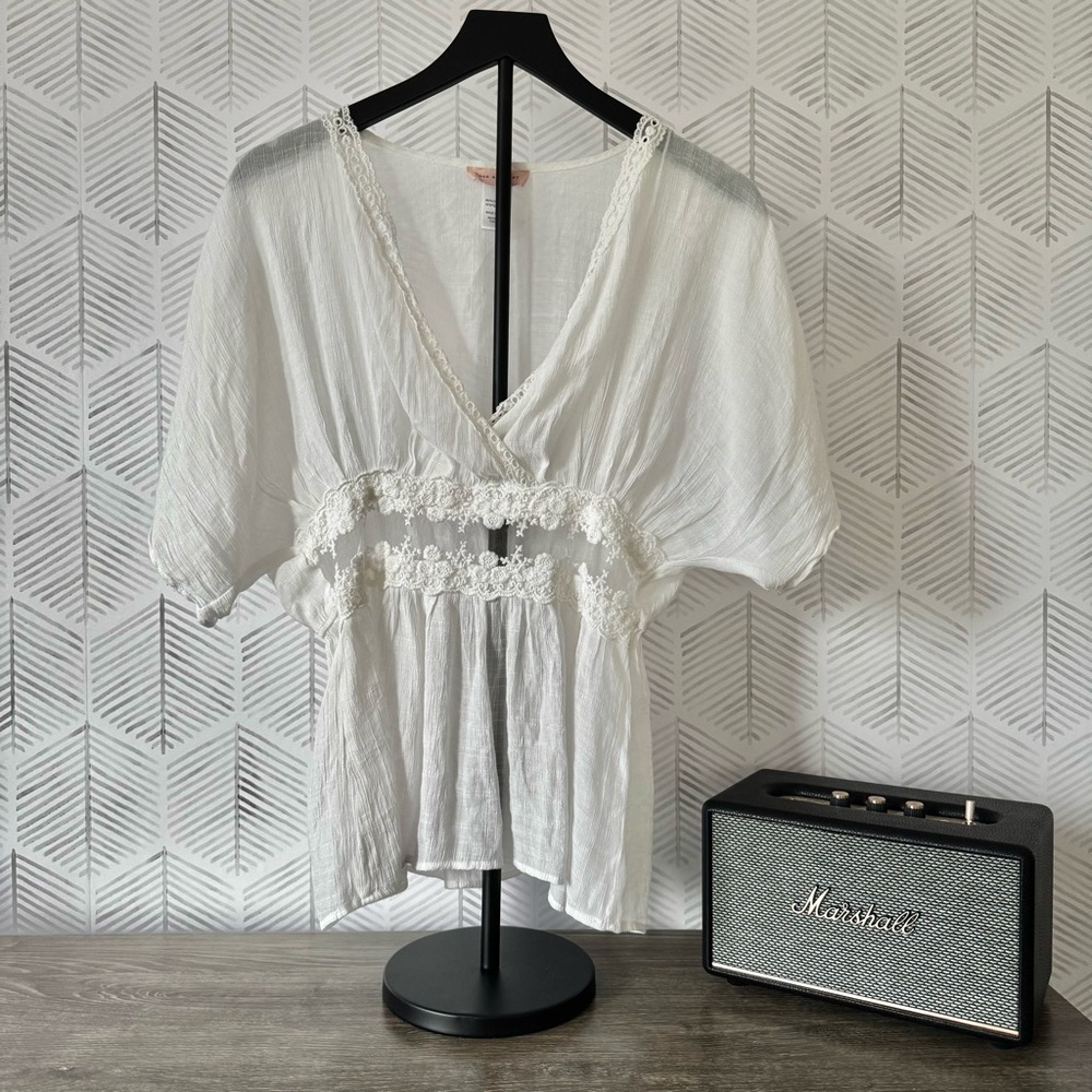 Women’s White Lace Peplum Blouse